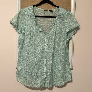 Short sleeve button down Eddie Bauer blouse. Size L.